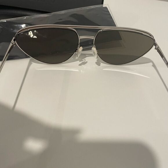 NIB Silver Mirror Cateye Moschino Sunglasses - Picture 7 of 10